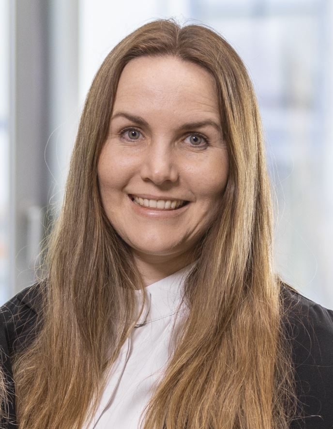 Frau Julia Stocker